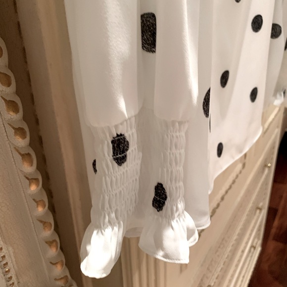 Gorgeous brand new Alfani white dotted blouse in black.size : M - Picture 12 of 13